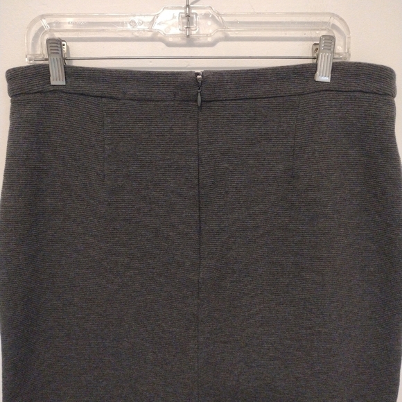 Banana Republic Factory - Pencil Skirt - Picture 6 of 12